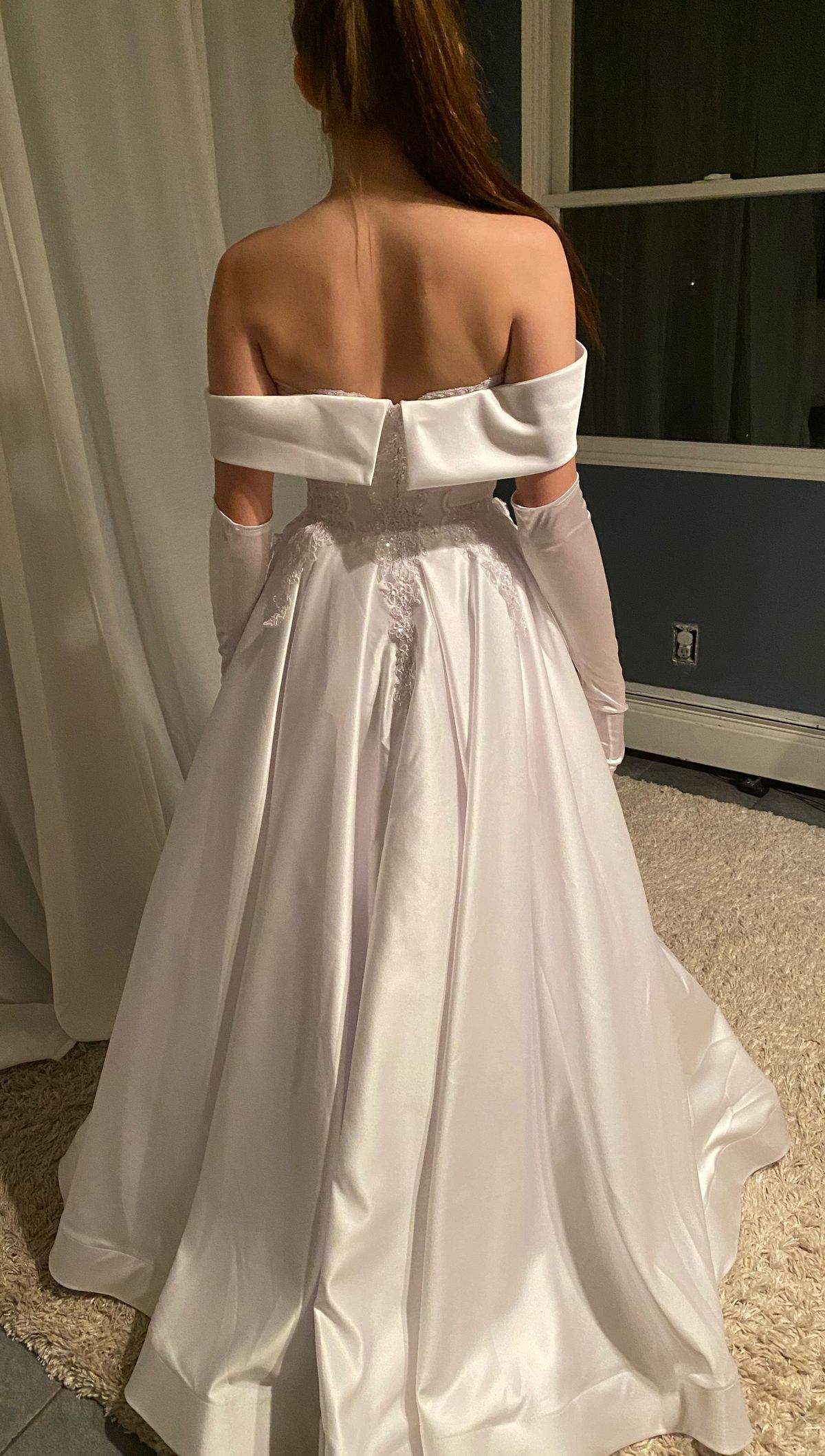 Size M White Ball Gown on Queenly