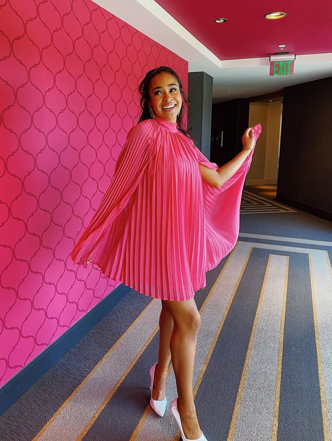 Size 4 Homecoming Long Sleeve Hot Pink A-line Dress on Queenly