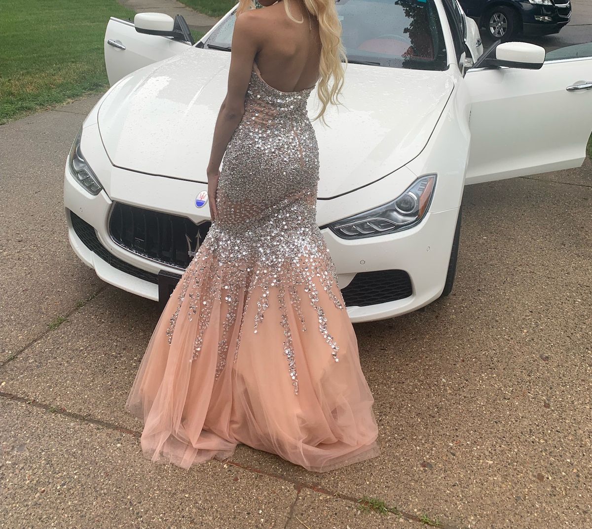 Size 2 Prom Nude Ball Gown on Queenly
