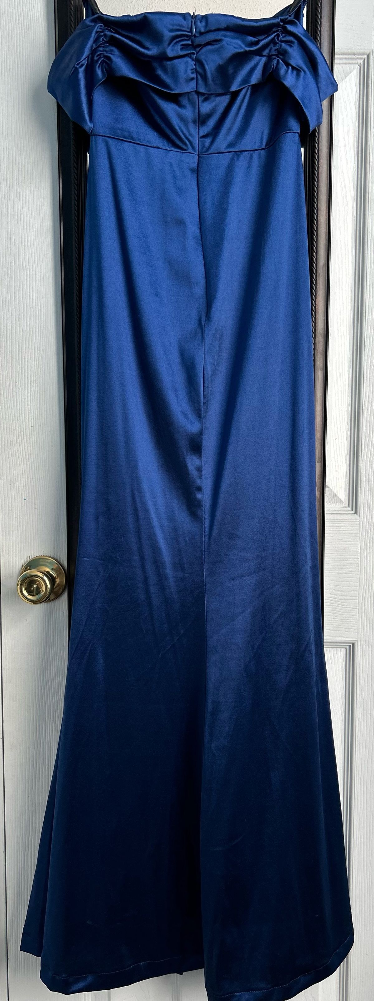 Size 4 Prom Off The Shoulder Satin Royal Blue Side Slit Dress on Queenly