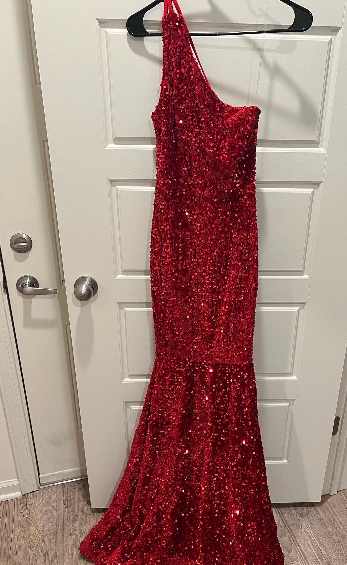 Size 4 Prom One Shoulder Sequined Red Dress With Train on Queenly