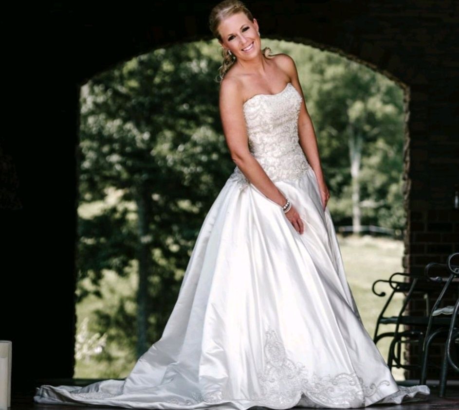 Style CN 801649 Stephen Yearick Size 4 Wedding Strapless Satin White Ball Gown on Queenly