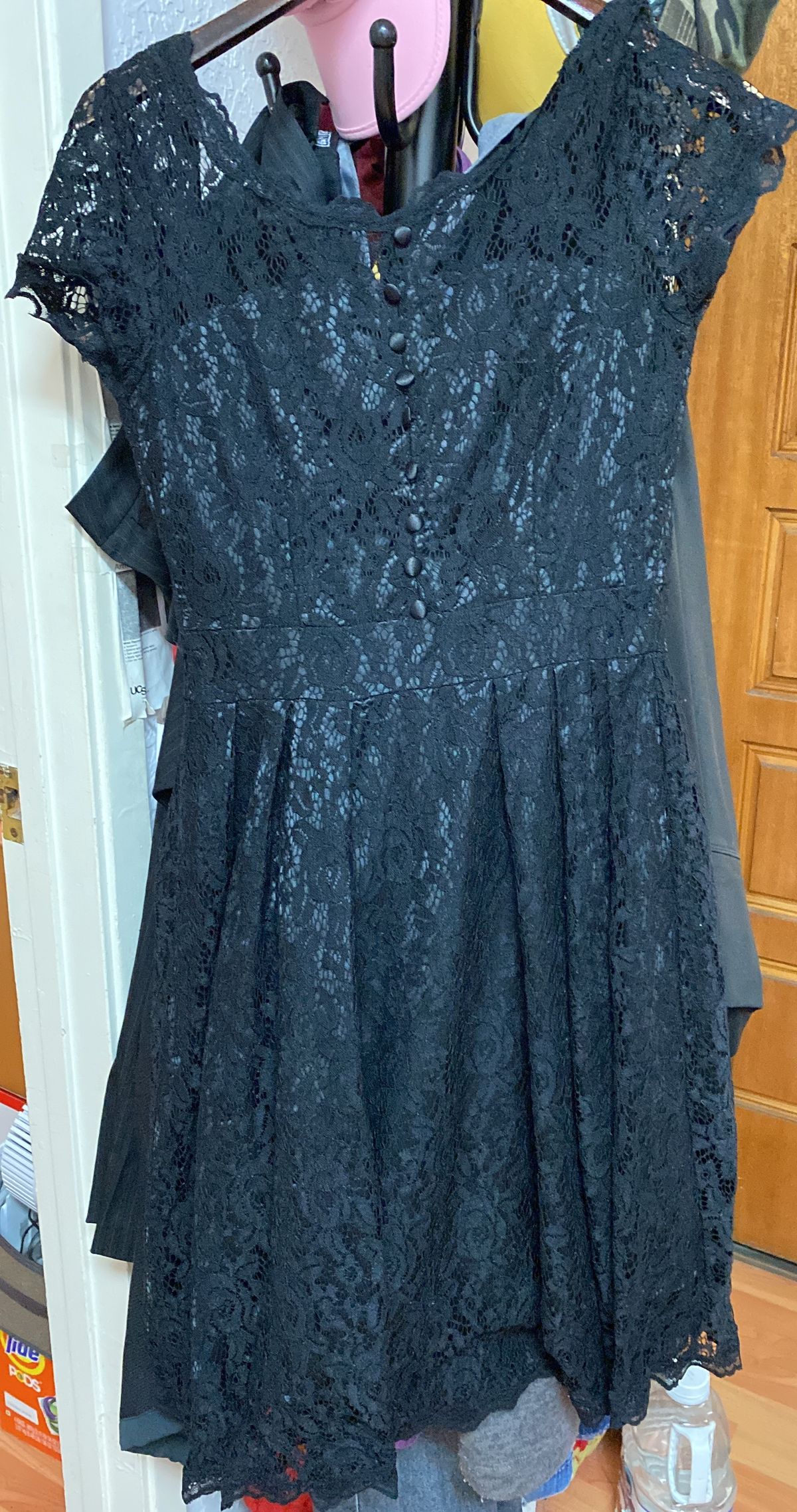 Size S Black Cocktail Dress on Queenly