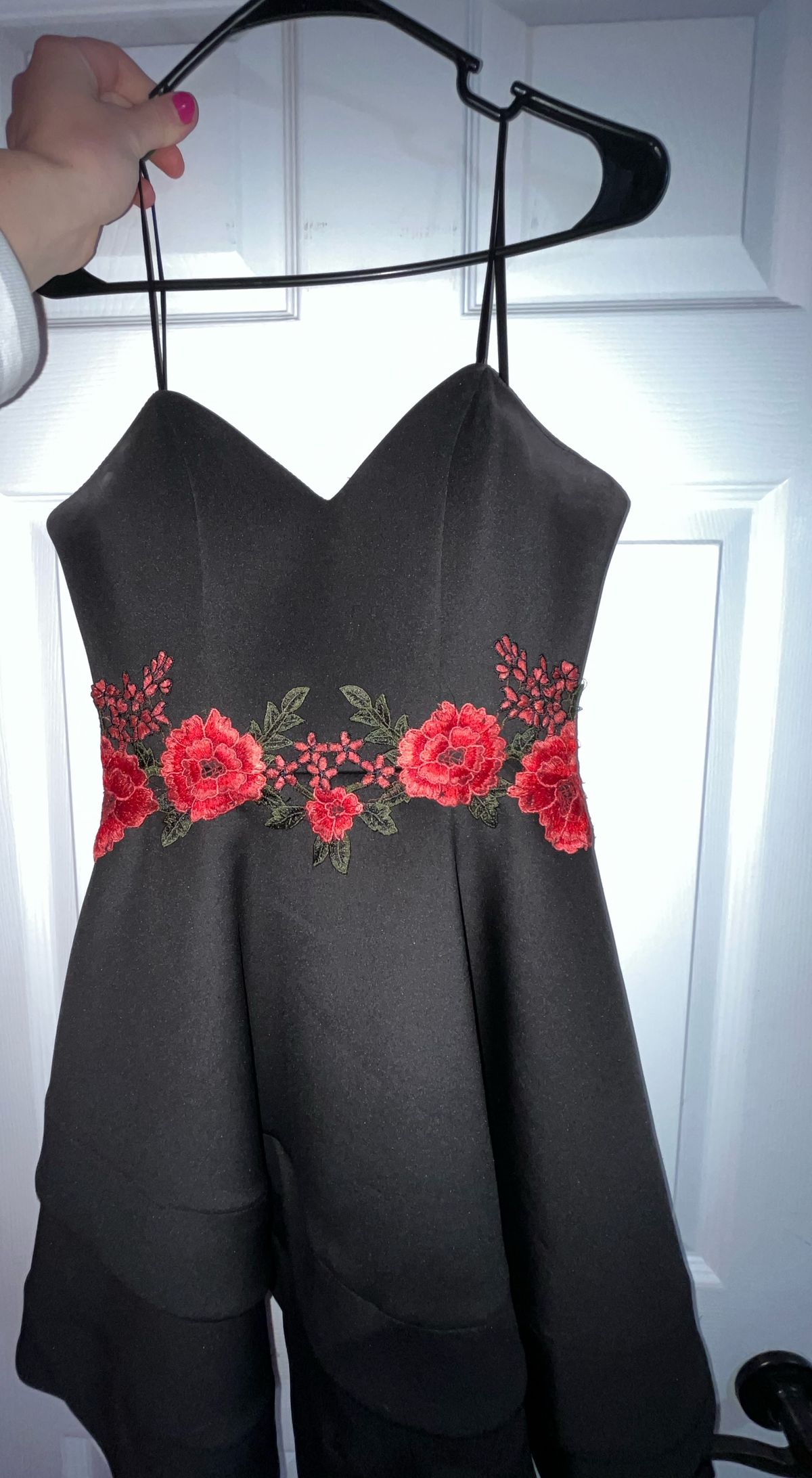 Size 6 Prom Floral Black A-line Dress on Queenly