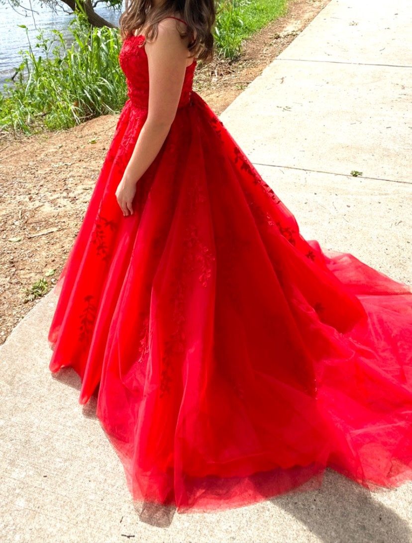 Sherri Hill Size 10 Prom Floral Red Dress With Train on Queenly