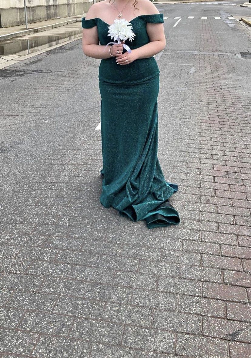 Vienna Size 12 Prom Off The Shoulder Emerald Green Mermaid Dress on Queenly