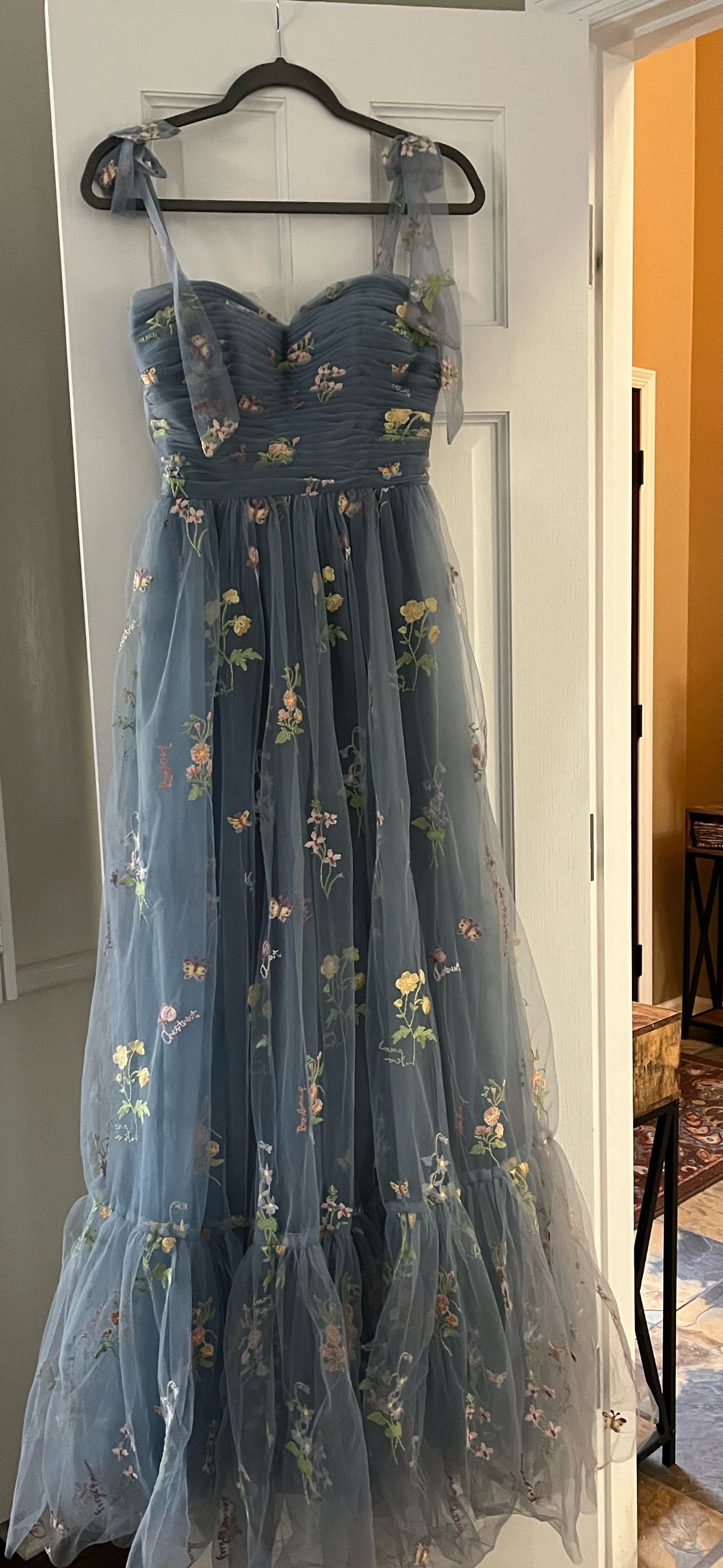 Size 4 Prom Floral Light Blue Ball Gown on Queenly