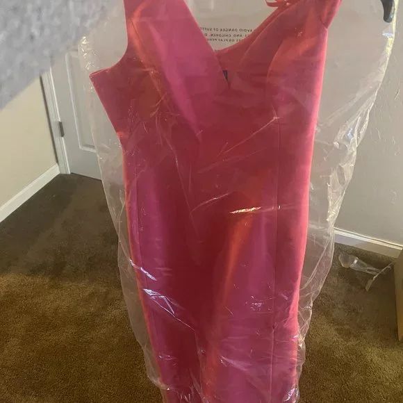 BCBGMAXAZRIA Size 8 Wedding Guest Off The Shoulder Pink Floor Length Maxi on Queenly