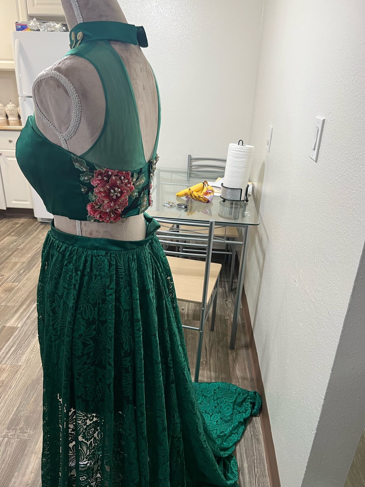 Size 4 High Neck Lace Green Cocktail Dress on Queenly