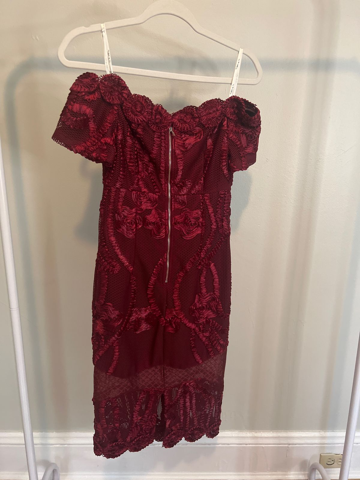Size 4 Wedding Guest Off The Shoulder Lace Burgundy Red Cocktail Dress on Queenly