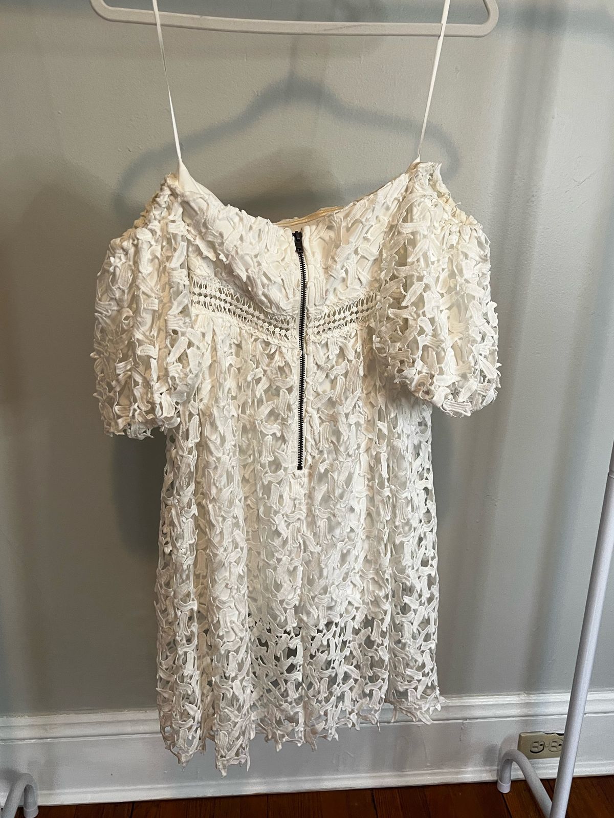 Size 4 Wedding Off The Shoulder Lace White Cocktail Dress on Queenly