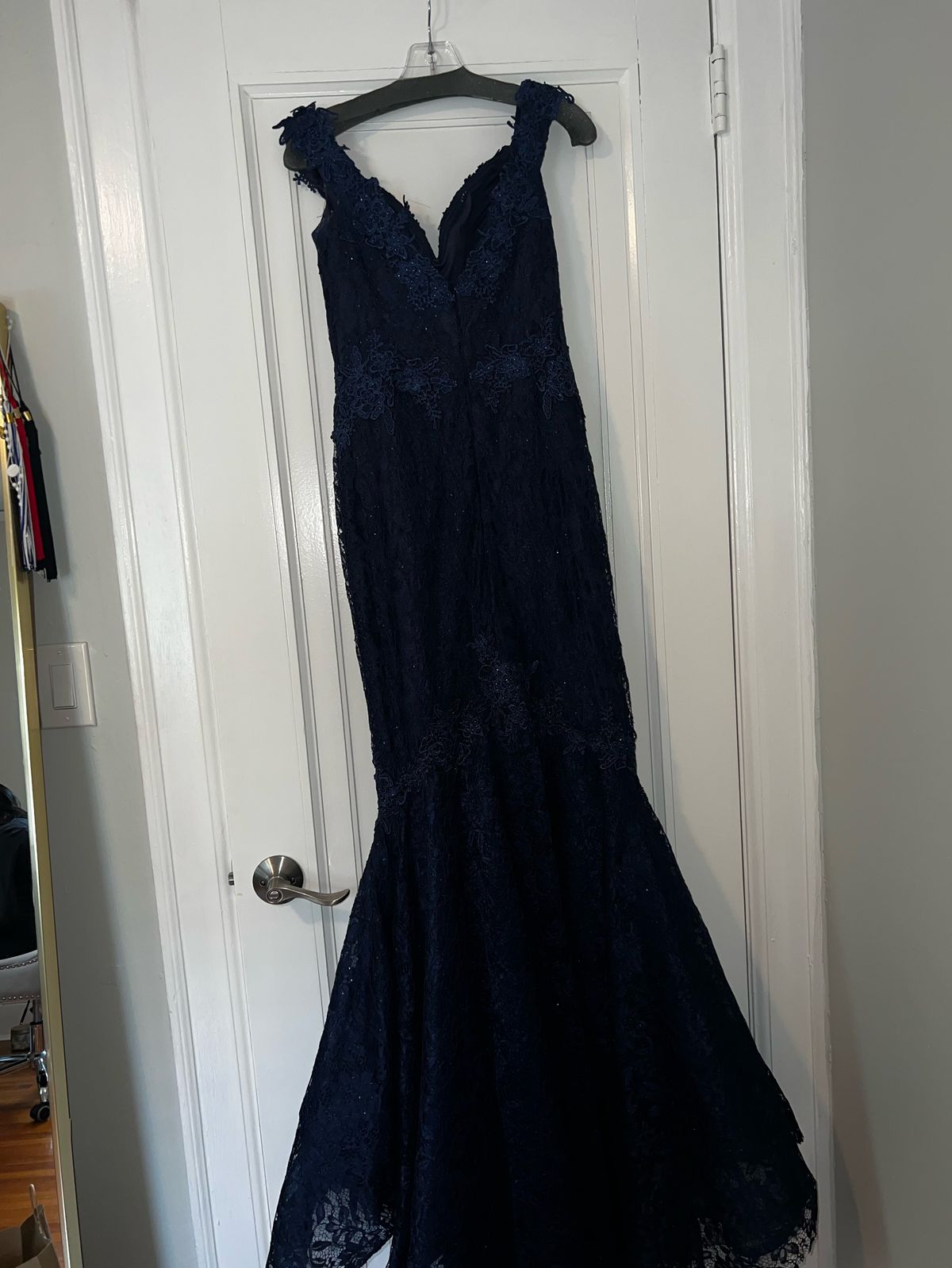Size 8 Prom Off The Shoulder Lace Navy Blue Mermaid Dress on Queenly
