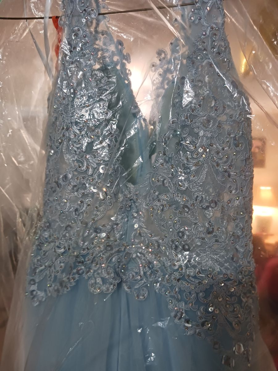 Girls Size 5 Prom Lace Light Blue Ball Gown on Queenly