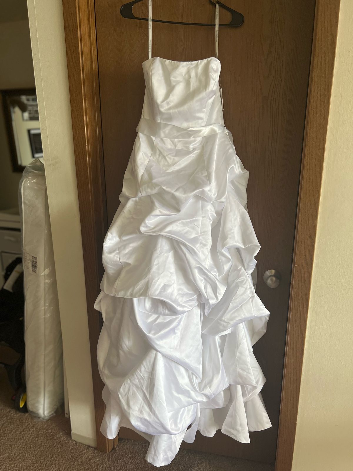 David's Bridal Size 12 Wedding White Ball Gown on Queenly