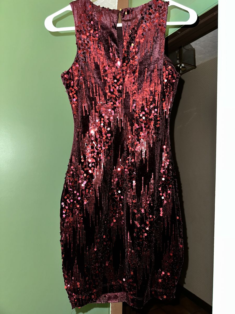 Emerald Sunday Size XS Prom Velvet Red Cocktail Dress on Queenly