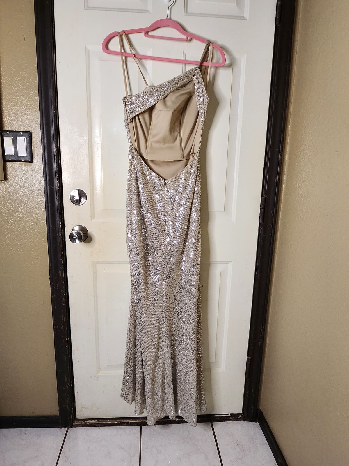 Size 0 Prom Silver Floor Length Maxi on Queenly
