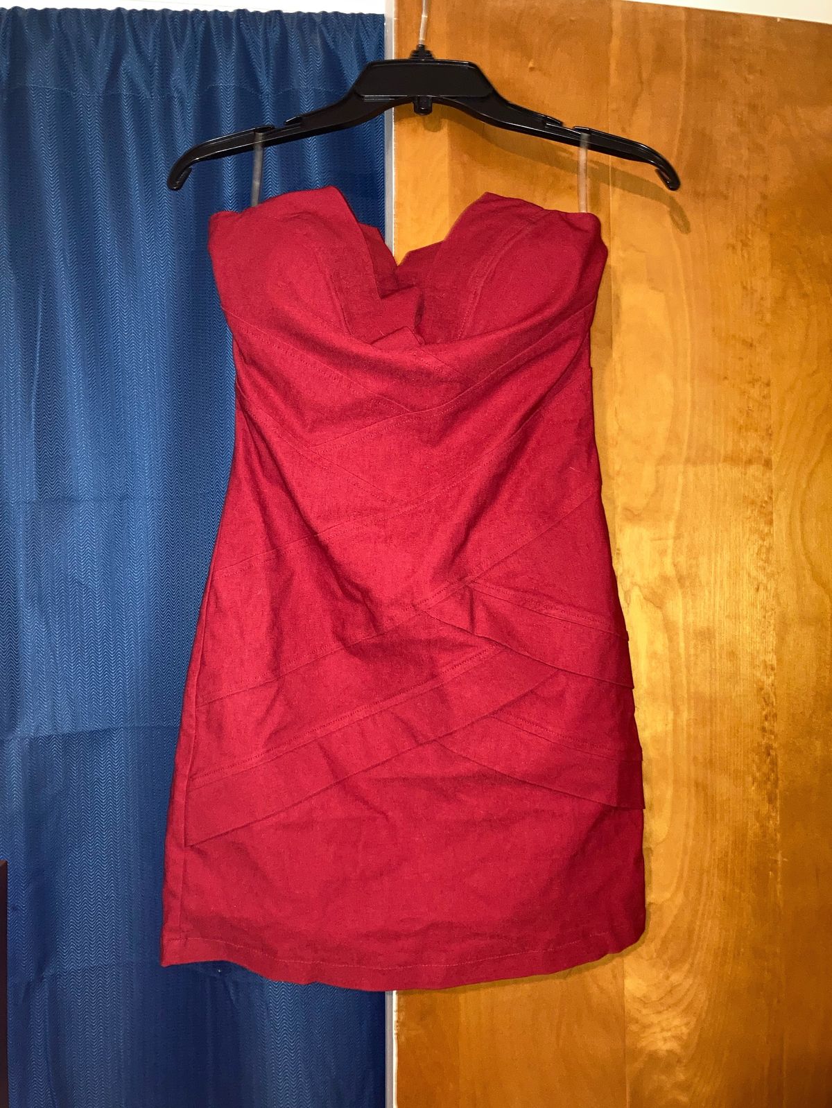 Size M Prom Strapless Red Cocktail Dress on Queenly
