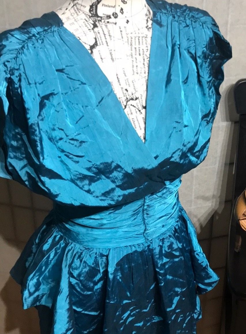 Beginnings Size XS Wedding Guest Plunge Satin Emerald Blue Cocktail Dress on Queenly