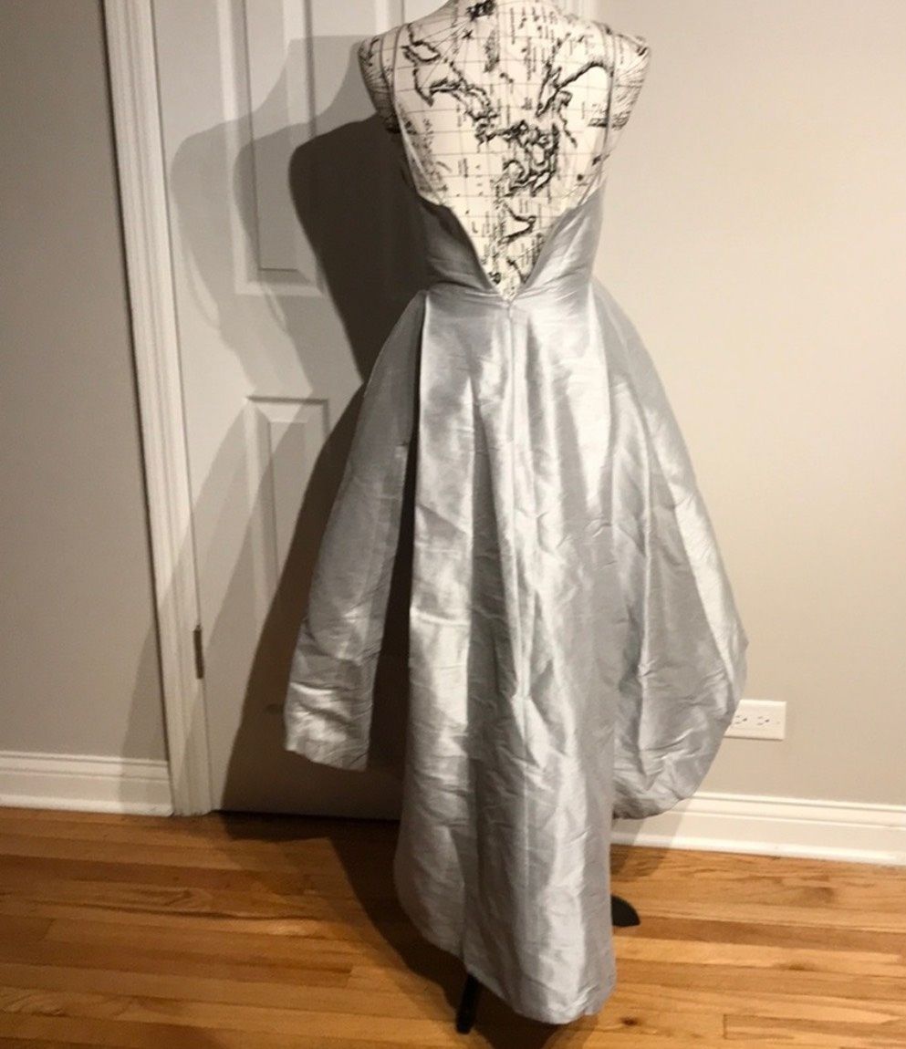 Lulakate Size 00 Prom Silver Cocktail Dress on Queenly