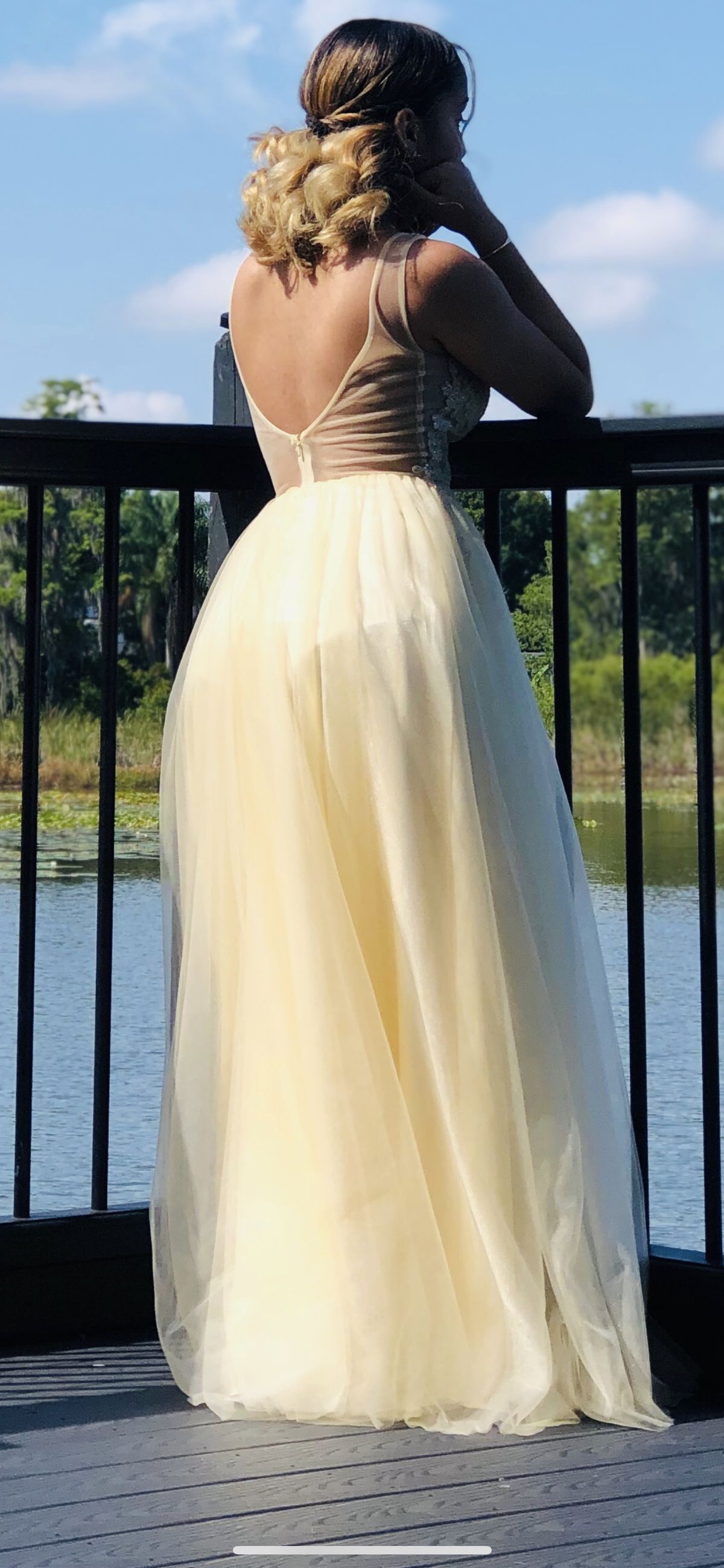 Size 0 Prom Plunge Lace Yellow Ball Gown on Queenly