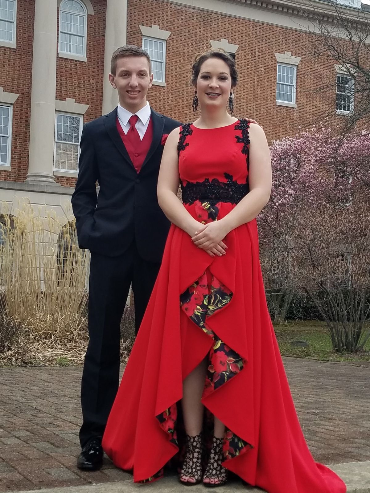 Size 8 Prom High Neck Floral Red A-line Dress on Queenly
