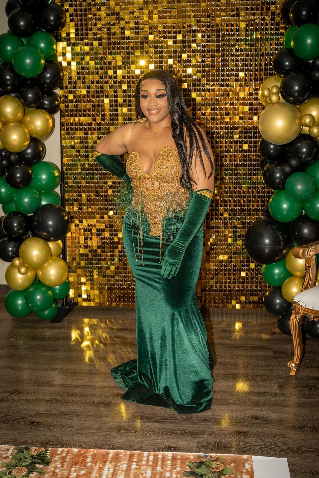 Size 14 Prom Plunge Velvet Green Mermaid Dress on Queenly