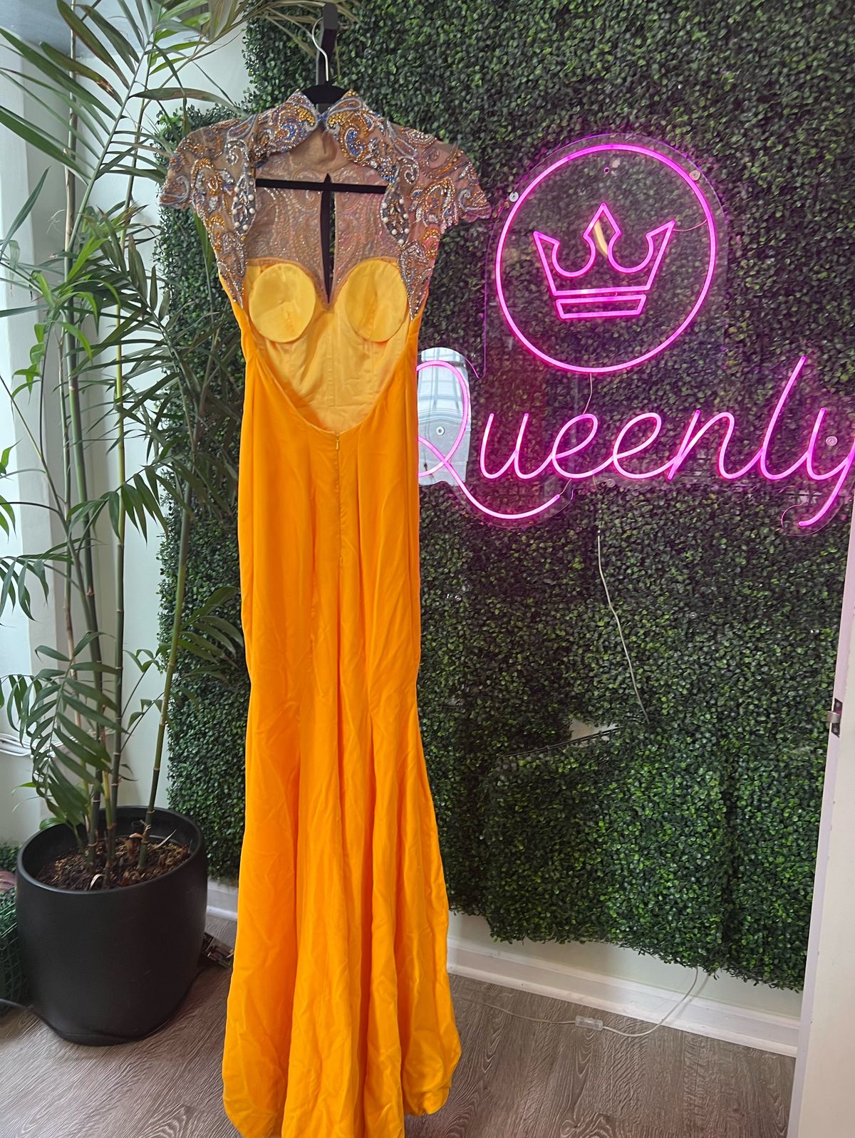 Sherri Hill Size 0 Prom High Neck Velvet Yellow Dress With Train on Queenly