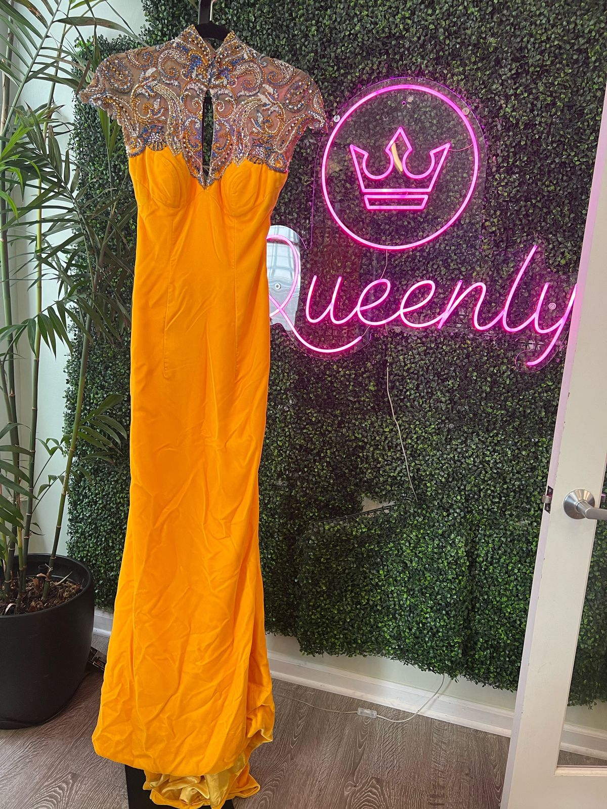 Sherri Hill Size 0 Prom High Neck Velvet Yellow Dress With Train on Queenly