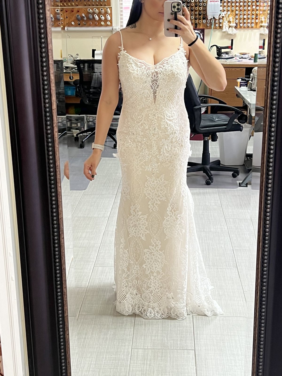 Maggie Sottero Size 8 Plunge Lace White Mermaid Dress on Queenly