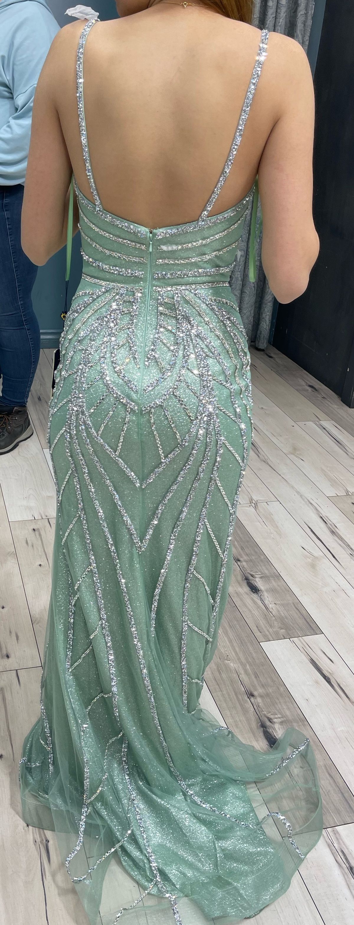 Size 4 Prom Plunge Green Cocktail Dress on Queenly