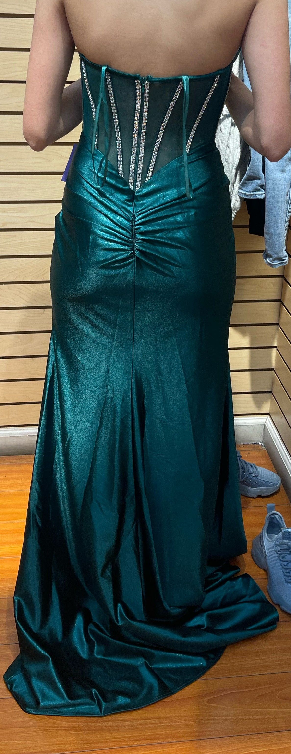 Size 4 Prom Strapless Emerald Green Cocktail Dress on Queenly
