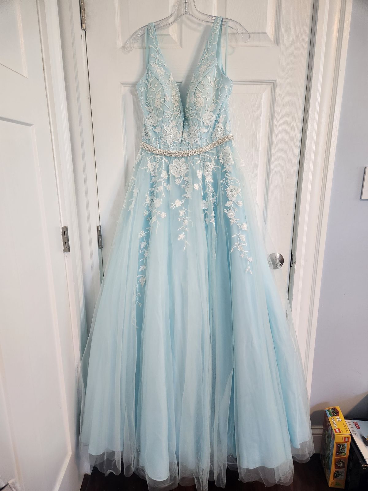 Promgirl Size 8 Lace Blue Ball Gown on Queenly