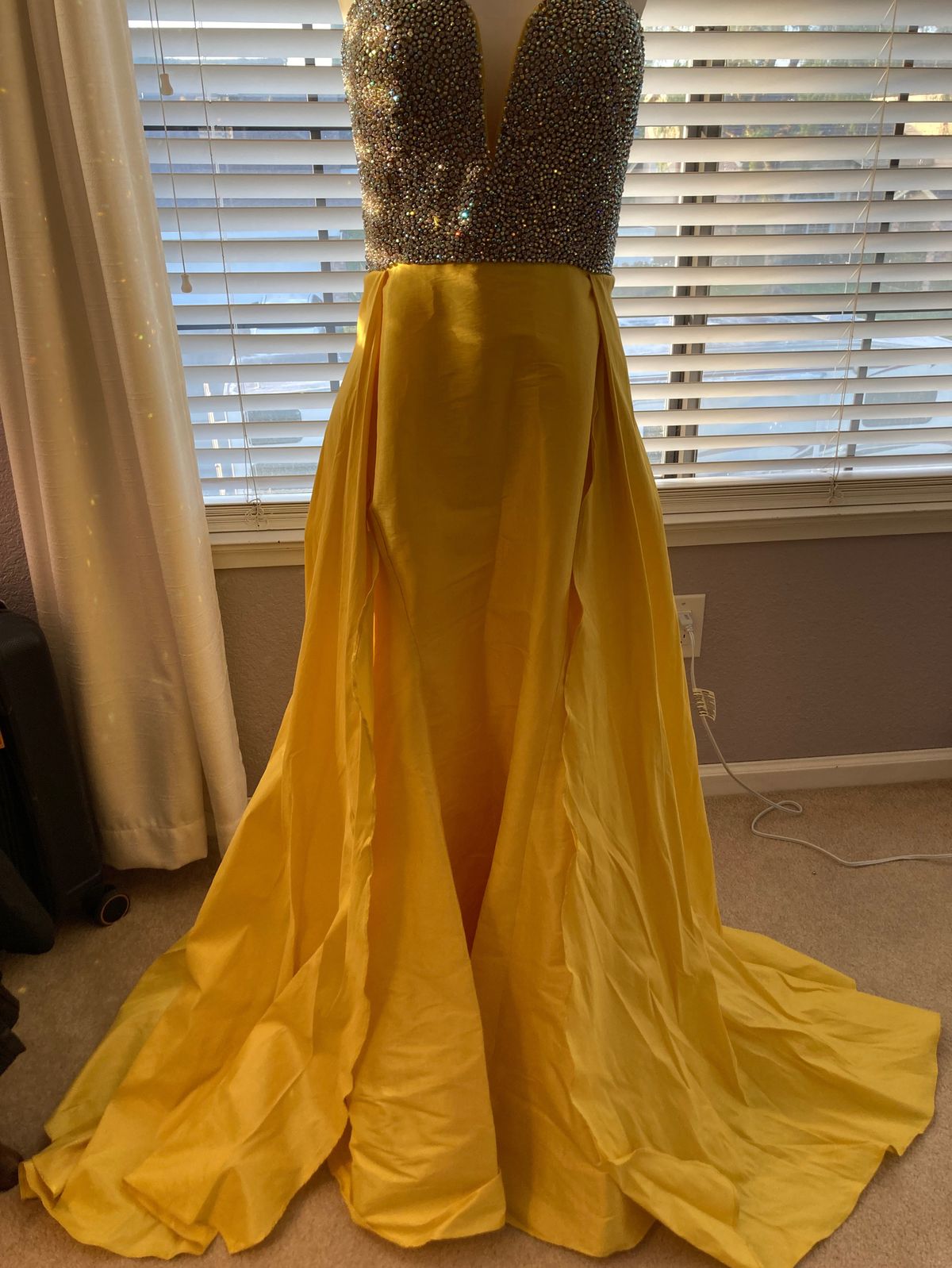 Jovani Size 6 Yellow Ball Gown on Queenly
