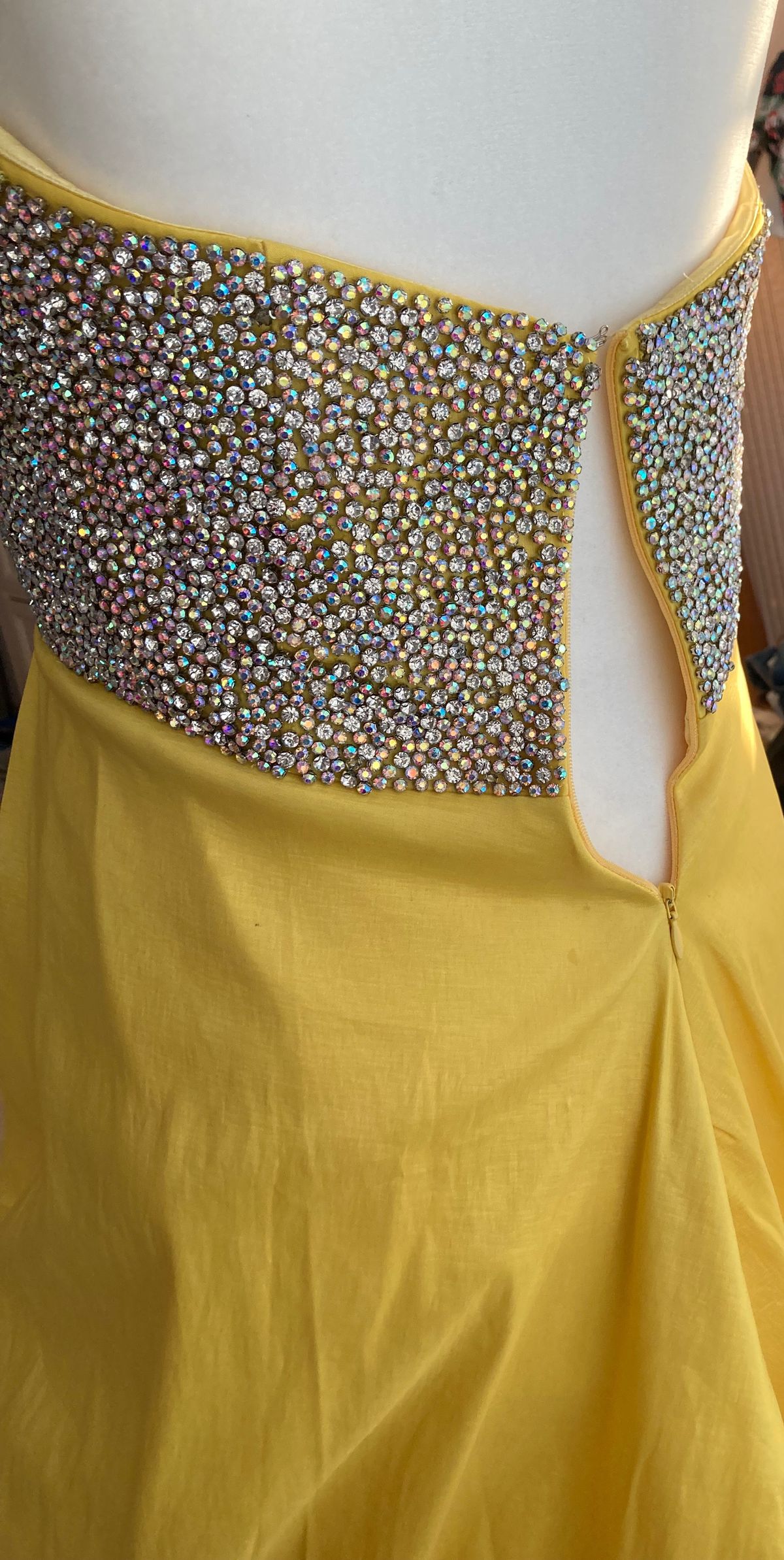 Jovani Size 6 Yellow Ball Gown on Queenly