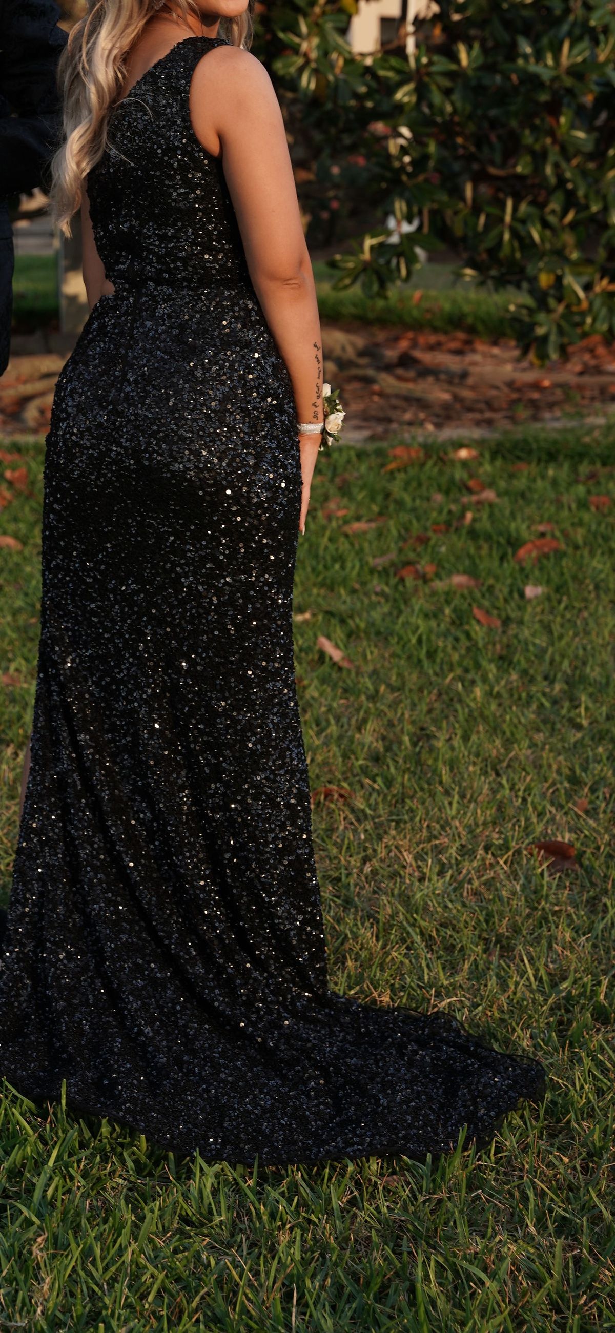 Ashley Lauren Size 0 Prom Black Side Slit Dress on Queenly