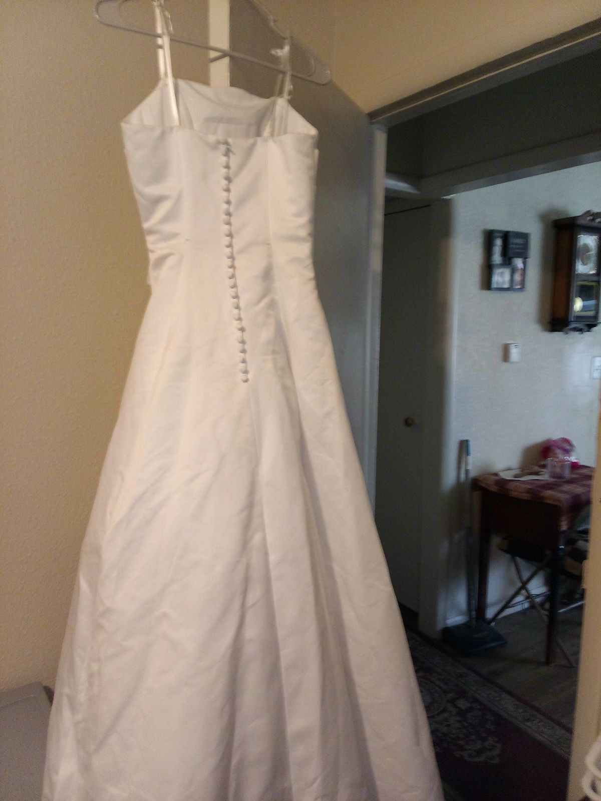 angels Size 14 White Floor Length Maxi on Queenly