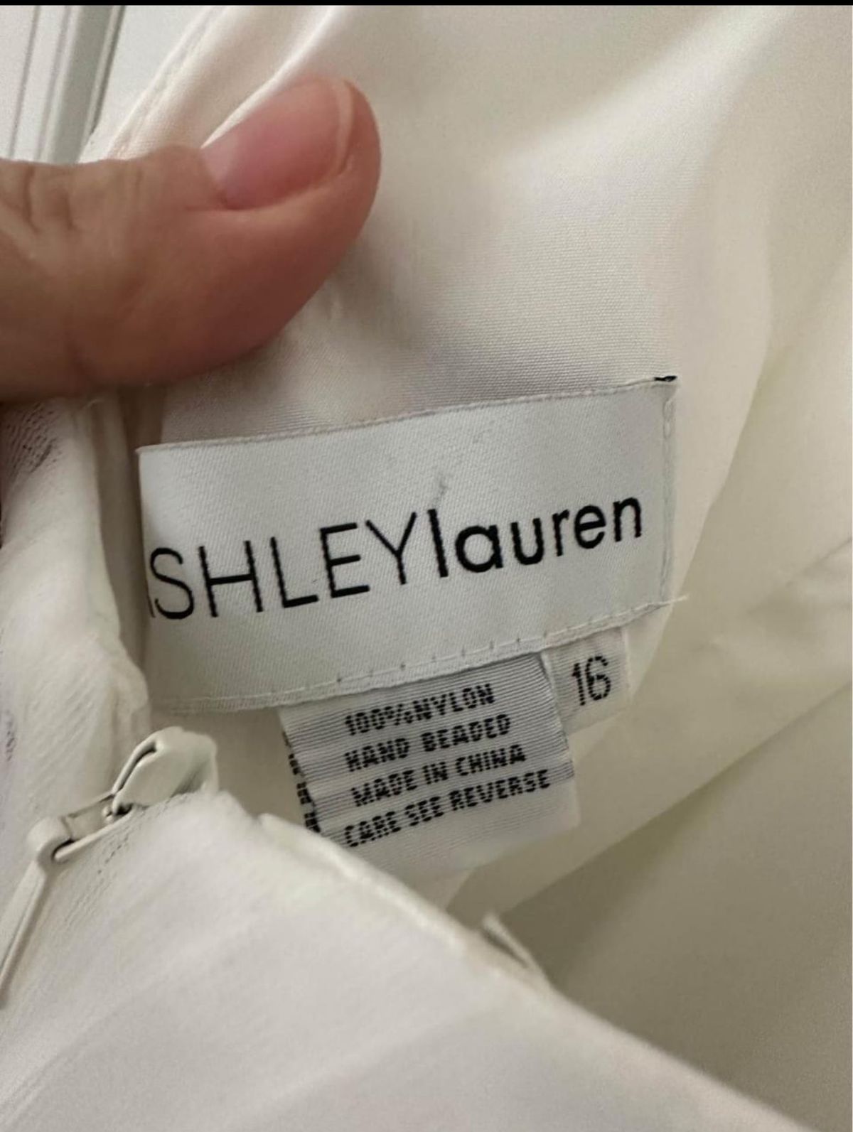 Ashley Lauren Size 00 White Cocktail Dress on Queenly