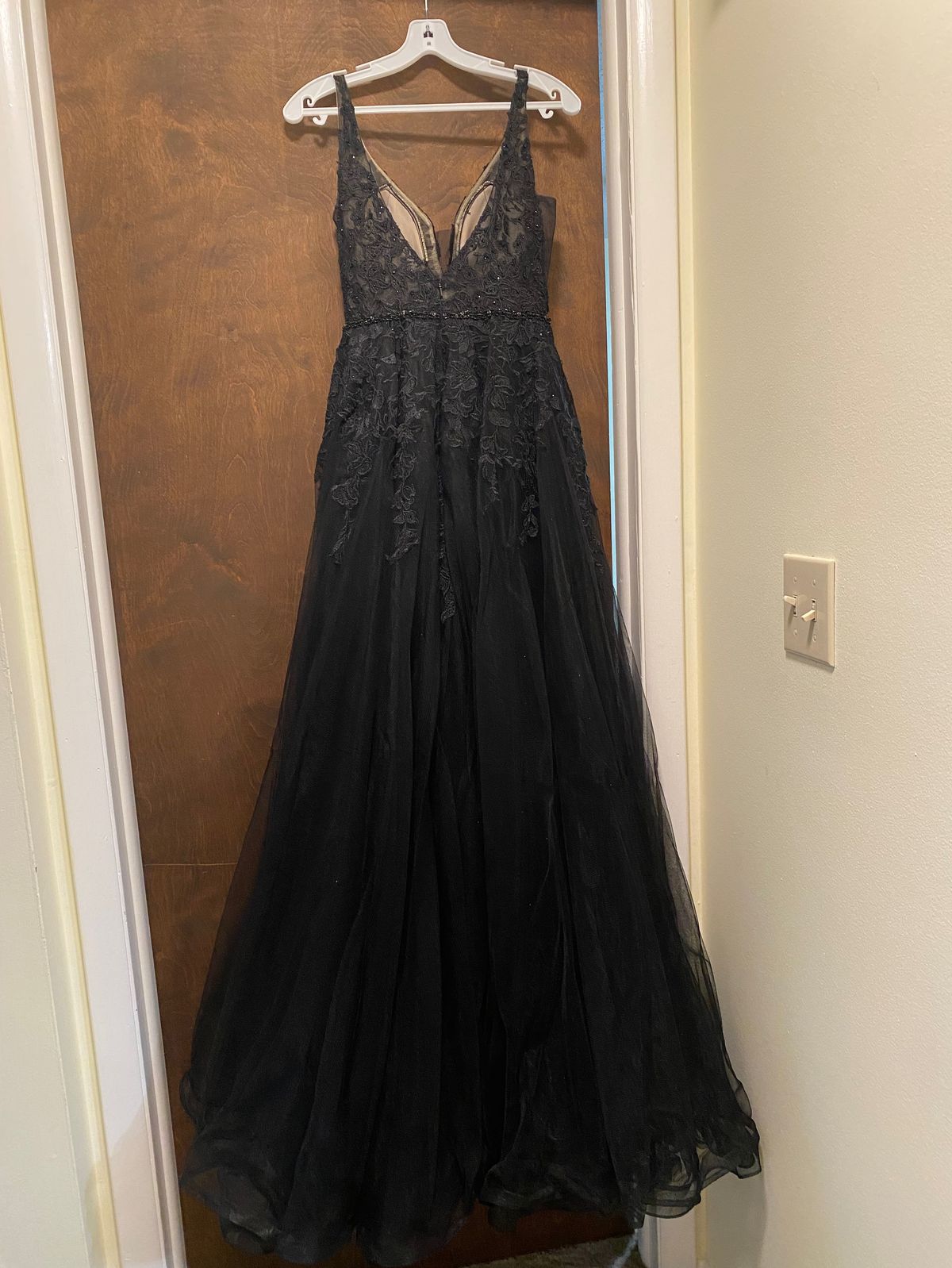 Size 0 Prom Plunge Lace Black Dress With Train on Queenly