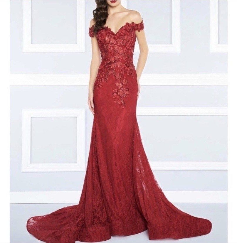 Mac Duggal Size 4 Prom Lace Red A-line Dress on Queenly