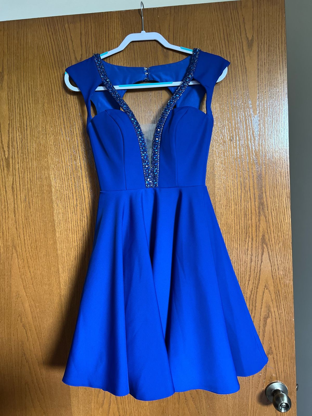Sherri Hill Size 2 Prom Plunge Sequined Royal Blue Cocktail Dress on Queenly
