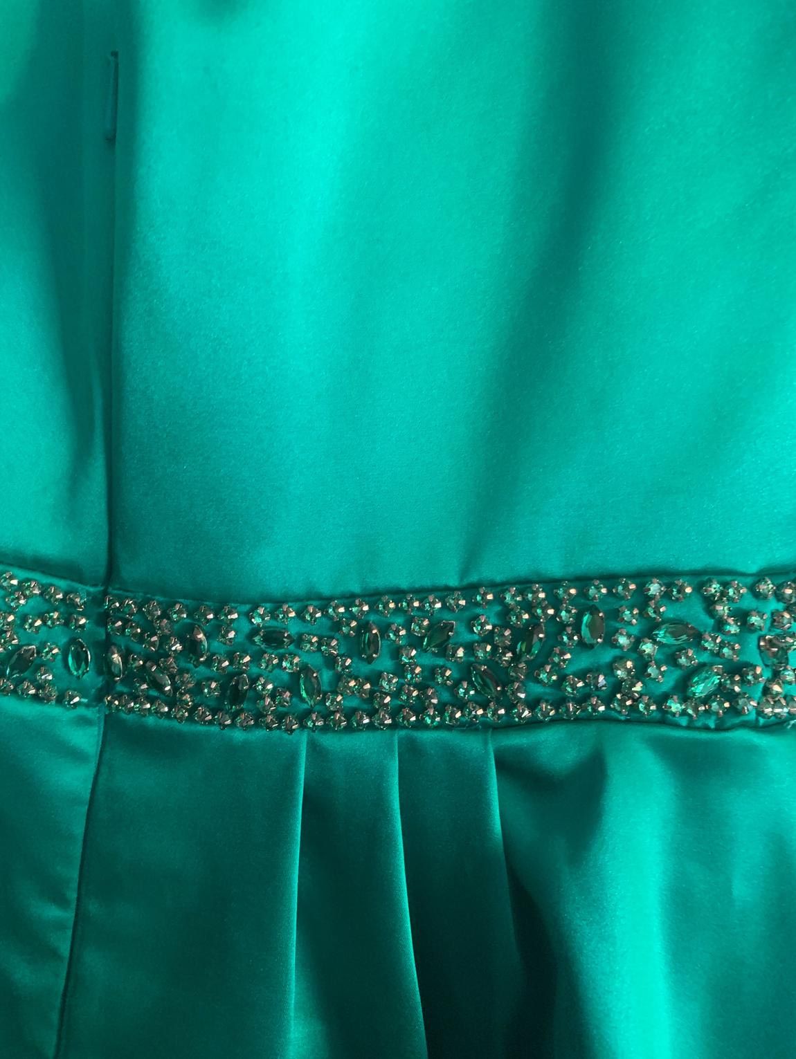 Sherri Hill Size 6 Homecoming Off The Shoulder Satin Emerald Green Cocktail Dress on Queenly
