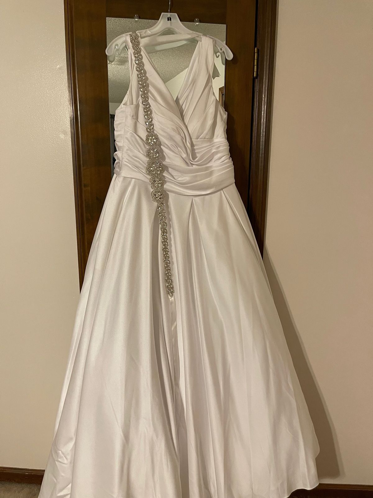 Venus Plus Size 22 Wedding White A-line Dress on Queenly