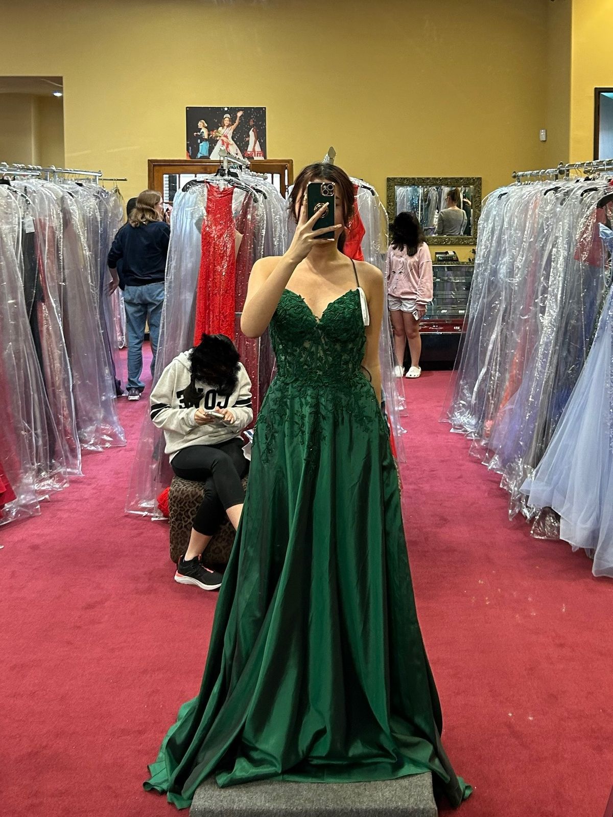 Sherri Hill Size 6 Prom Emerald Green Dress With Train on Queenly
