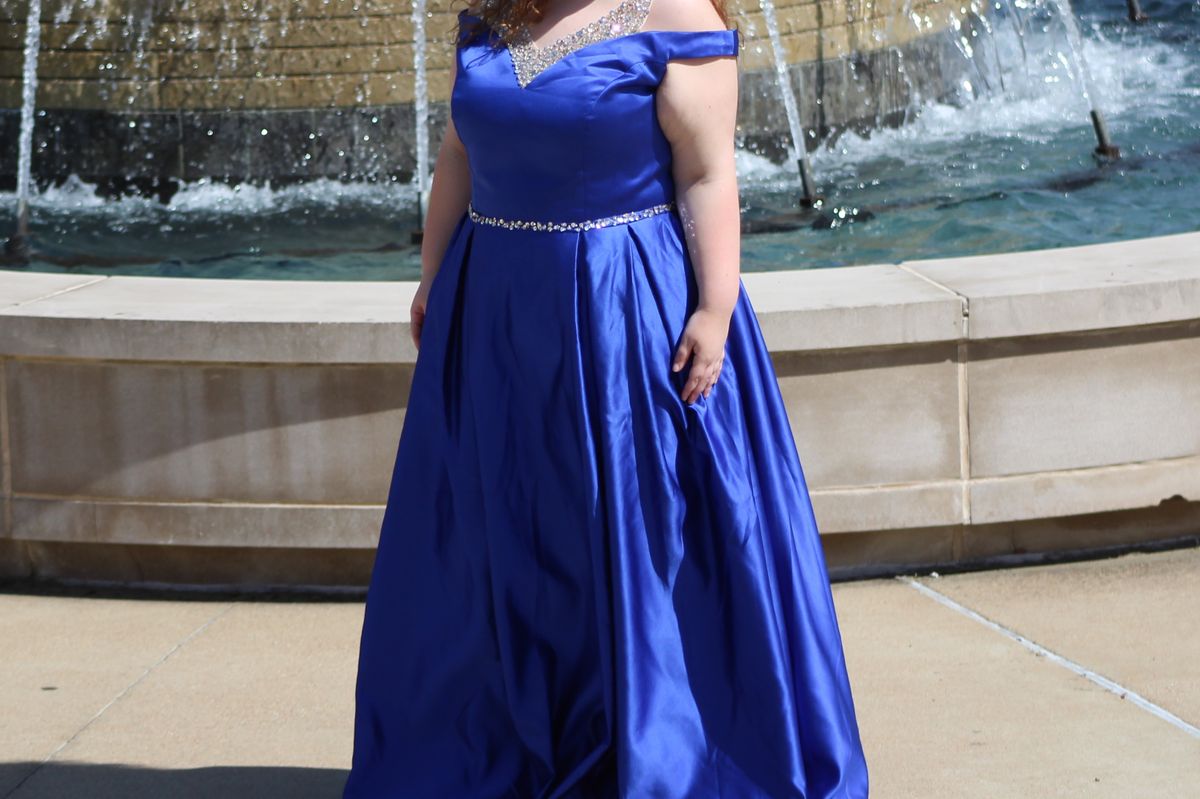 Plus Size 18 Prom Blue Floor Length Maxi on Queenly