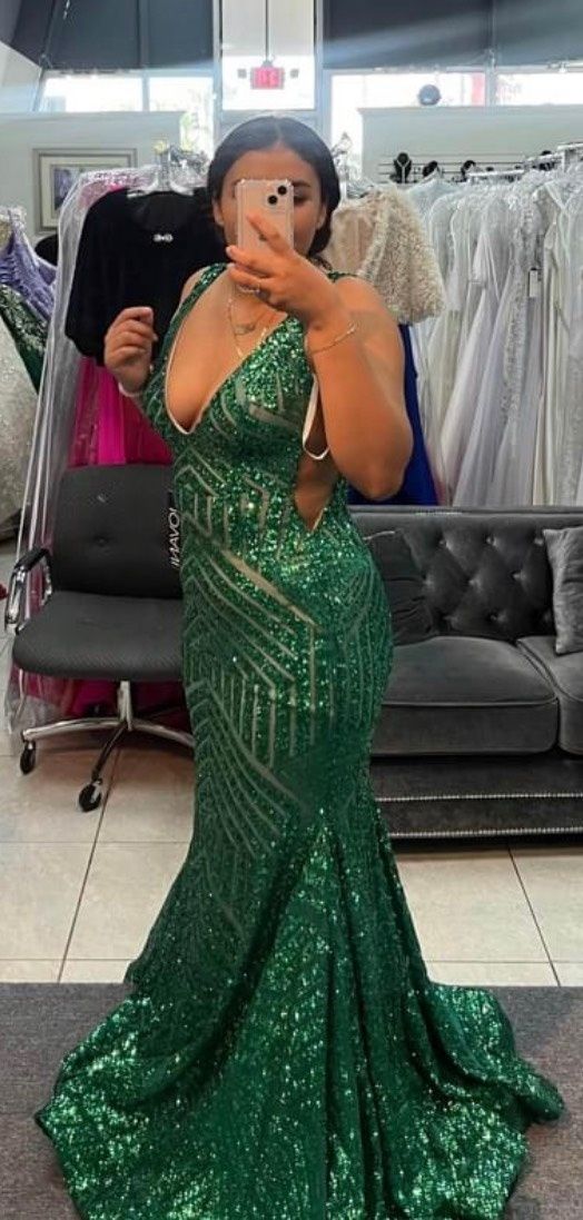 Size 10 Prom Plunge Emerald Green Mermaid Dress on Queenly