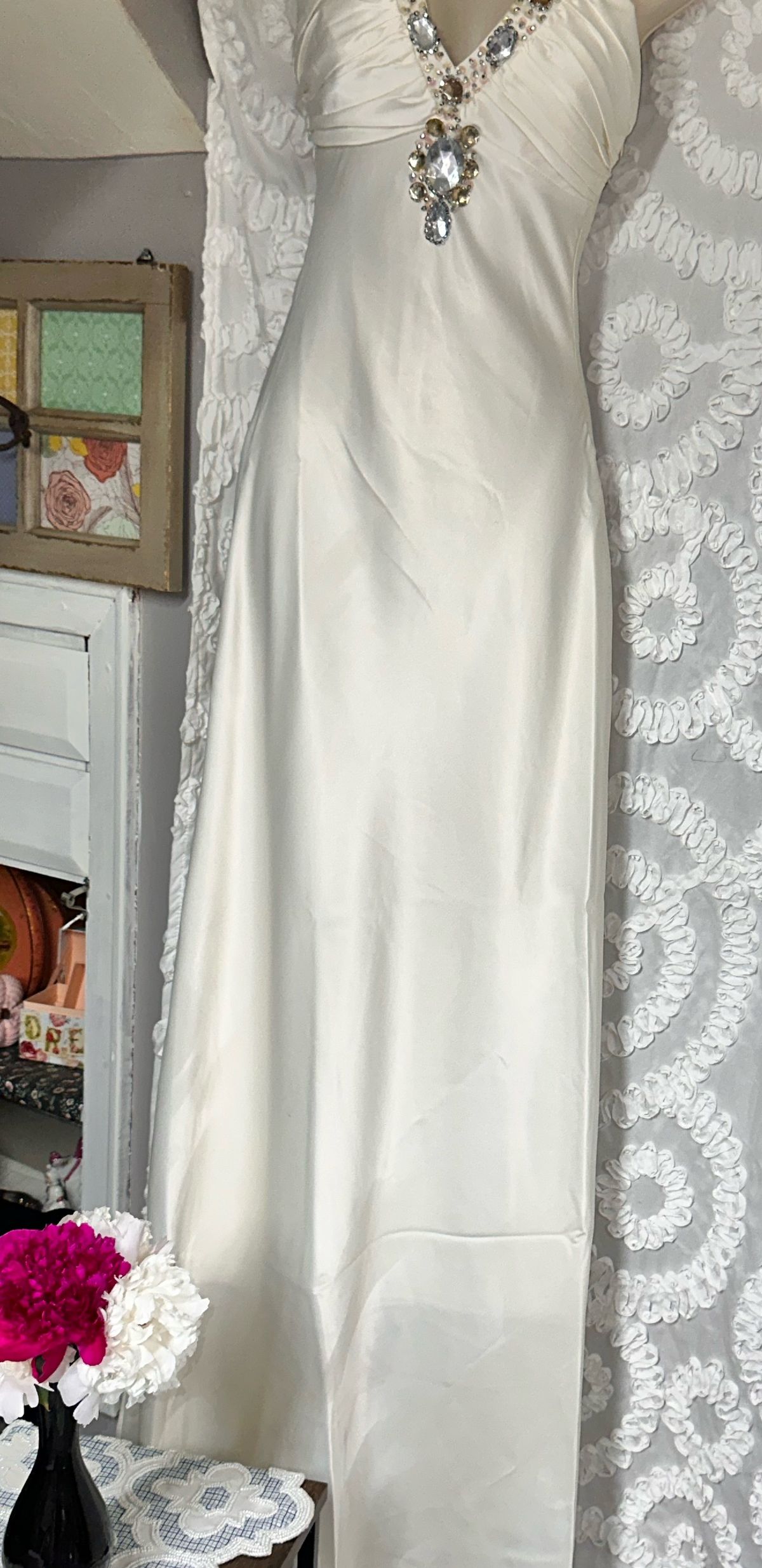 Neoness Size 2 Pageant White Floor Length Maxi on Queenly