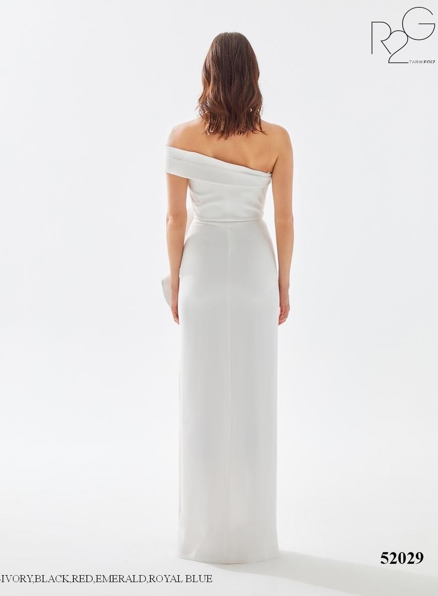 Style 52029 Tarik Ediz Size 4 Prom White Side Slit Dress on Queenly