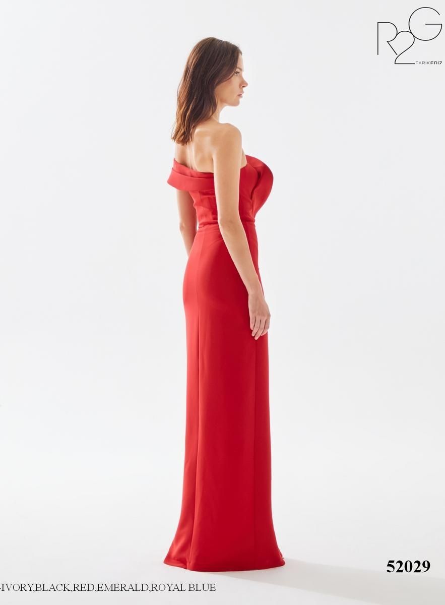 Style 52029 Tarik Ediz Size 2 Prom Red Side Slit Dress on Queenly