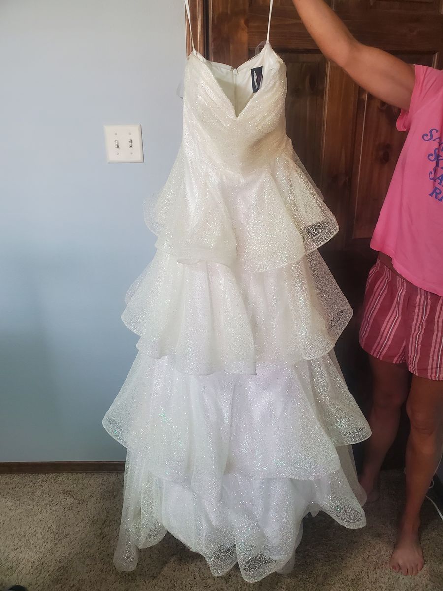 Mac Duggal Size 4 Prom White Dress With Train on Queenly