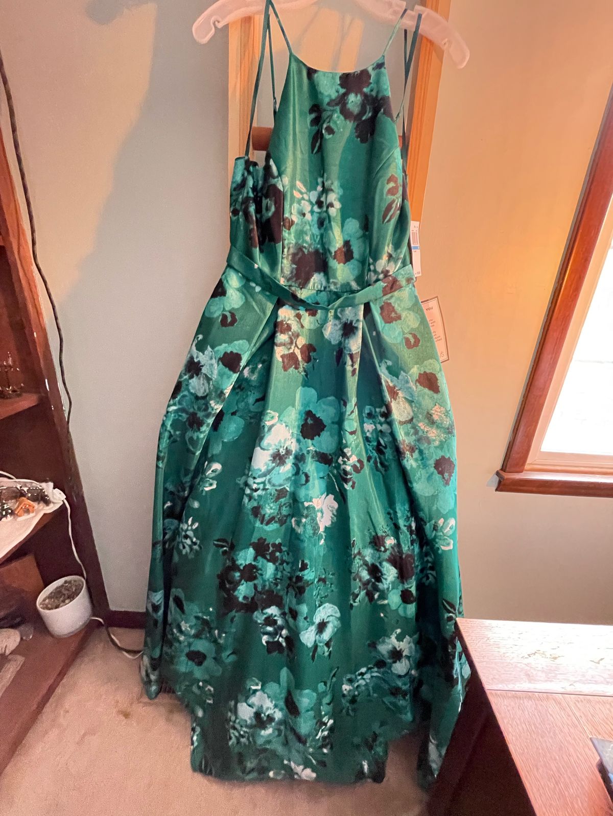 Size 10 Prom Floral Green A-line Dress on Queenly